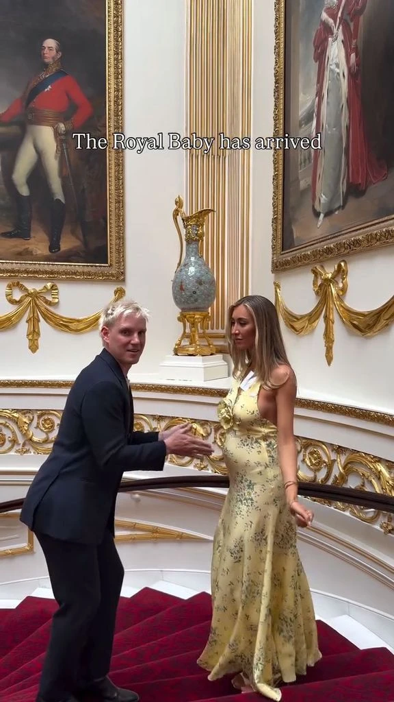 Jamie Laing e Sophie Habboo durante il ballo a Buckingham Palace