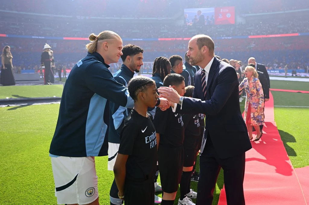 Prince William shakes hands with Erling Haaland of Manchester City prior to the Emirates FA Cup Final