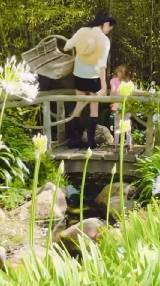 Lilibet appare in un video esclusivo dietro le quinte con Meghan Markle e Harry