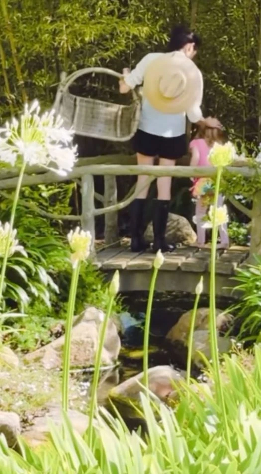 Lilibet appare in un video esclusivo dietro le quinte con Meghan Markle e Harry